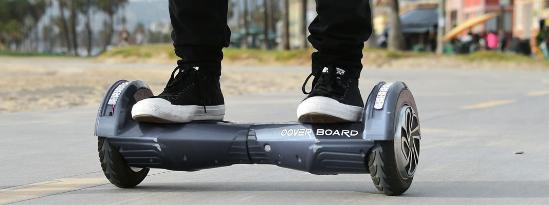 homme sur hoverboard